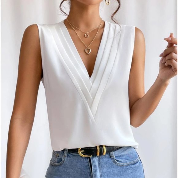 White V Neck Sleeveless Blouse - Picture 2 of 5
